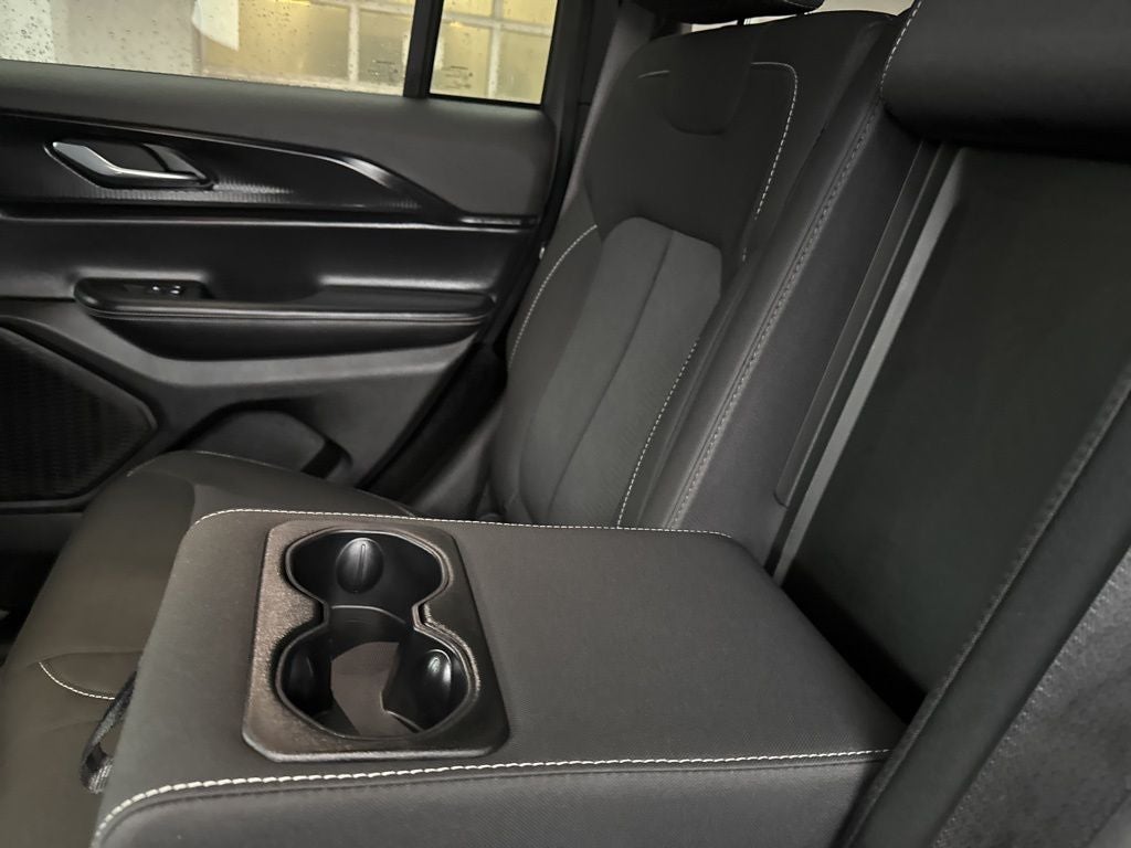 2025 Jeep Grand Cherokee Laredo 4x4