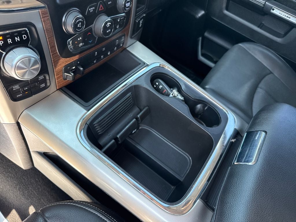 2017 RAM 1500 Laramie Crew Cab 4x4 5'7' Box
