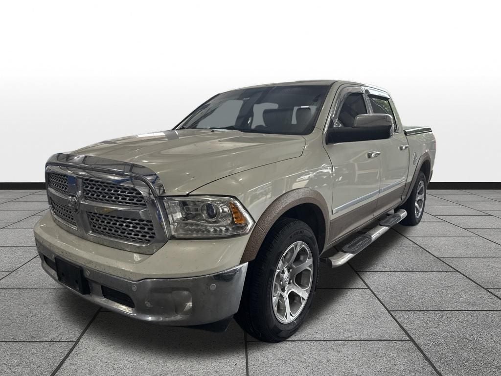 2017 RAM 1500 Laramie Crew Cab 4x4 5'7' Box