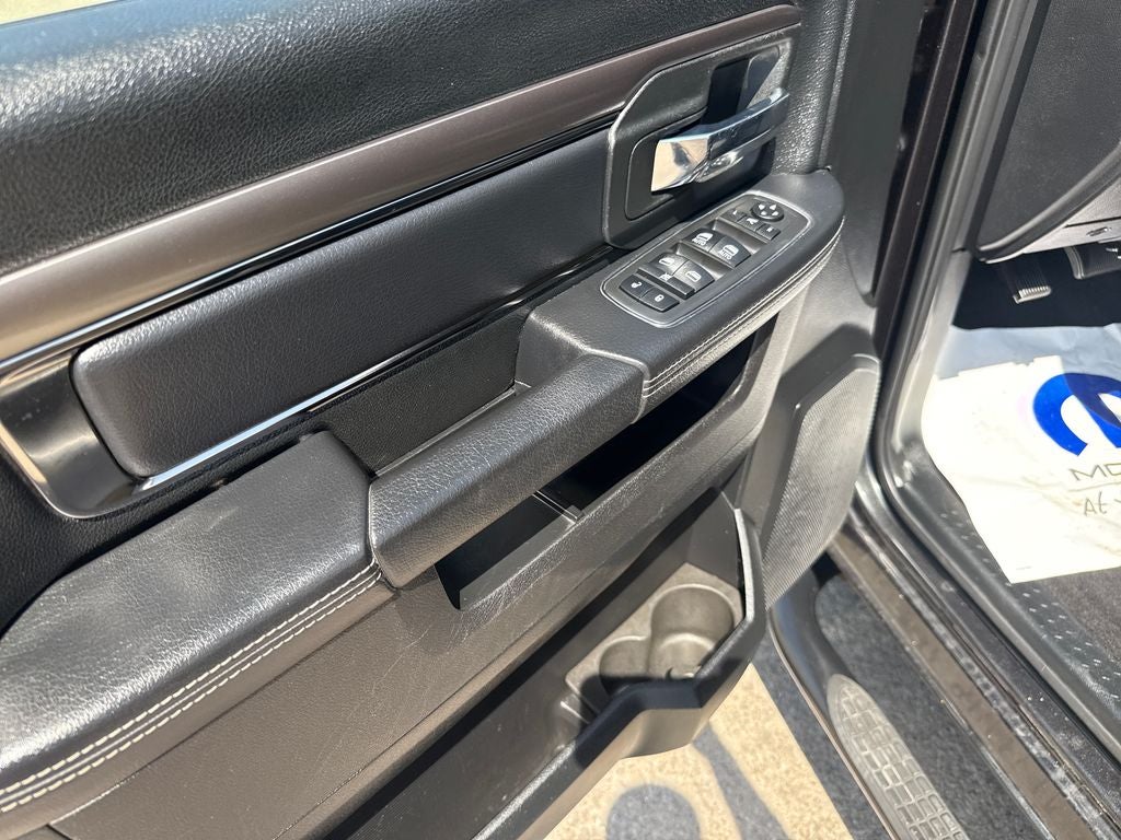 2017 RAM 1500 Night Crew Cab 4x4 6'4' Box