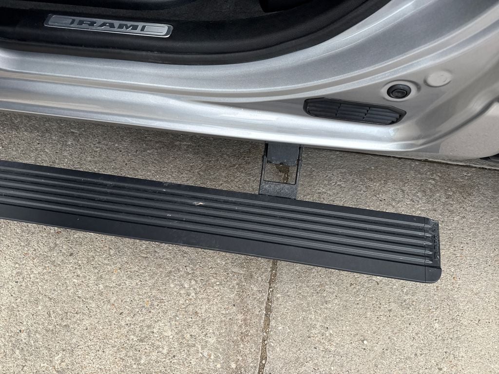 2021 RAM 1500 Laramie Crew Cab 4x4 5'7' Box