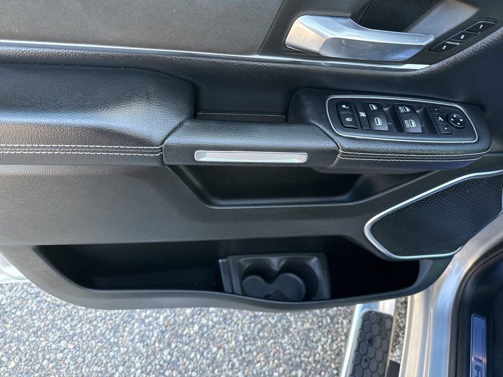 2020 RAM 1500 Laramie Crew Cab 4x4 5'7' Box