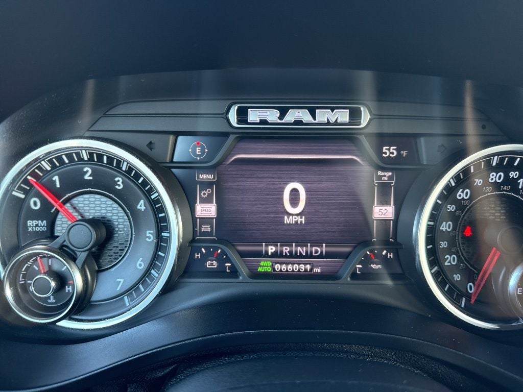 2020 RAM 1500 Laramie Crew Cab 4x4 5'7' Box