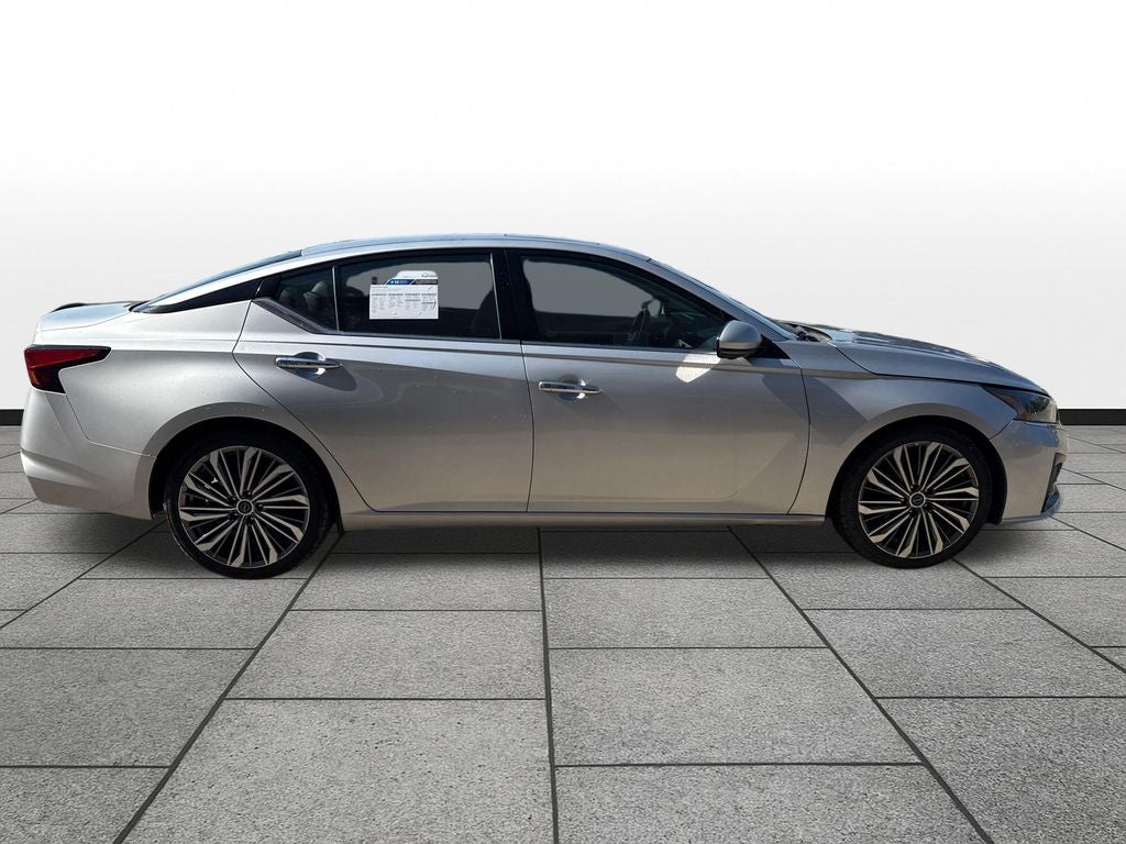 2023 Nissan Altima SL FWD