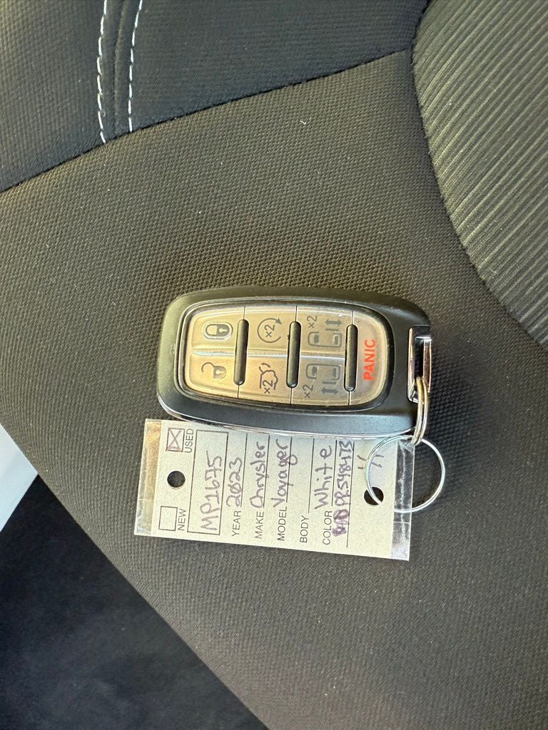 2023 Chrysler Voyager LX