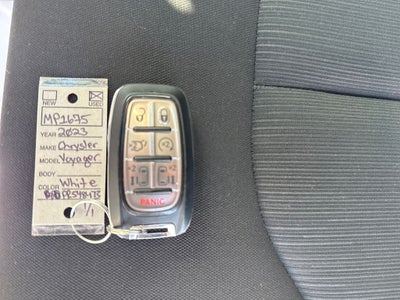 2023 Chrysler Voyager LX