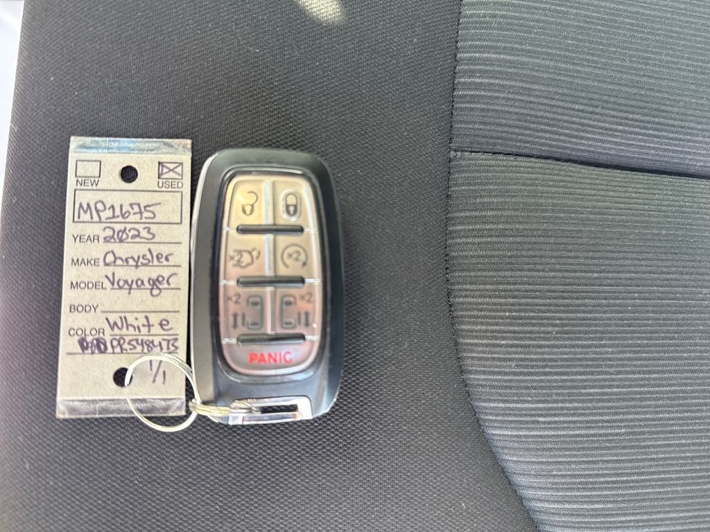 2023 Chrysler Voyager LX
