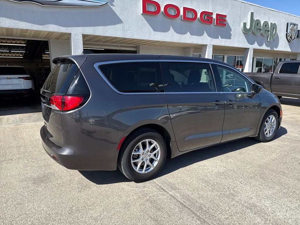 2023 Chrysler Voyager LX