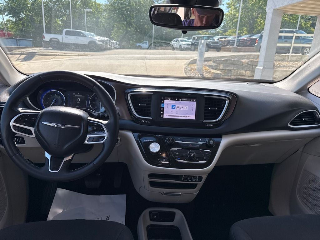 2023 Chrysler Voyager LX