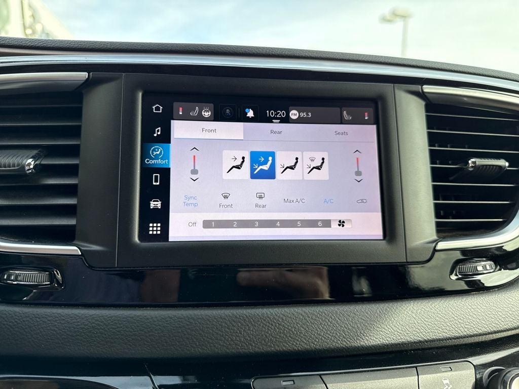 2023 Chrysler Voyager LX