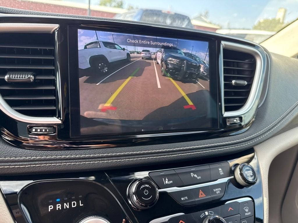 2023 Chrysler Pacifica Hybrid Touring L