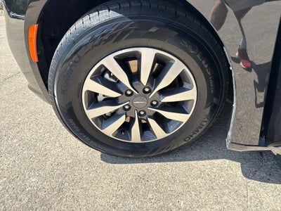 2024 Chrysler Pacifica Hybrid Select