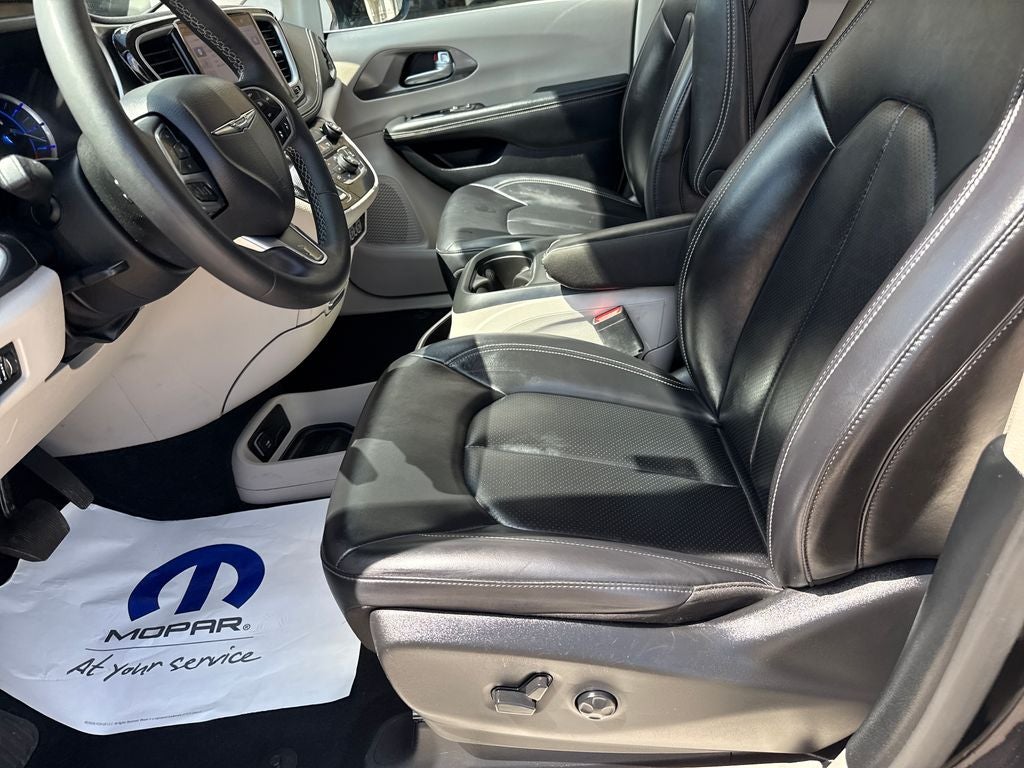 2024 Chrysler Pacifica Hybrid Select