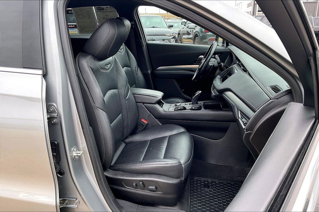 2023 Cadillac XT4 Premium Luxury