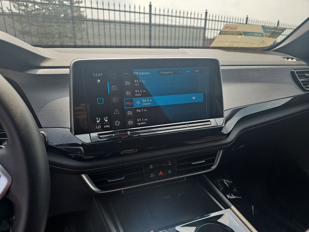 2025 Volkswagen Atlas Cross Sport 2.0T SE w/Technology