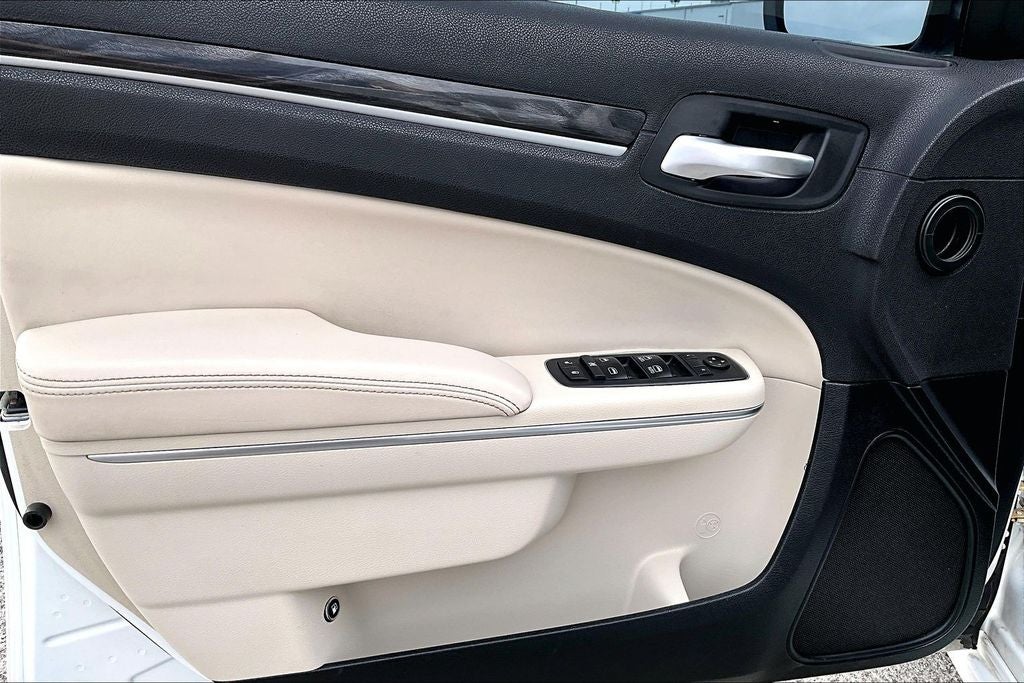 2018 Chrysler 300 Touring