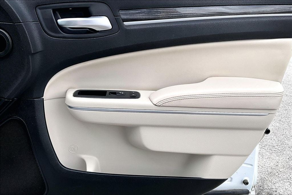 2018 Chrysler 300 Touring