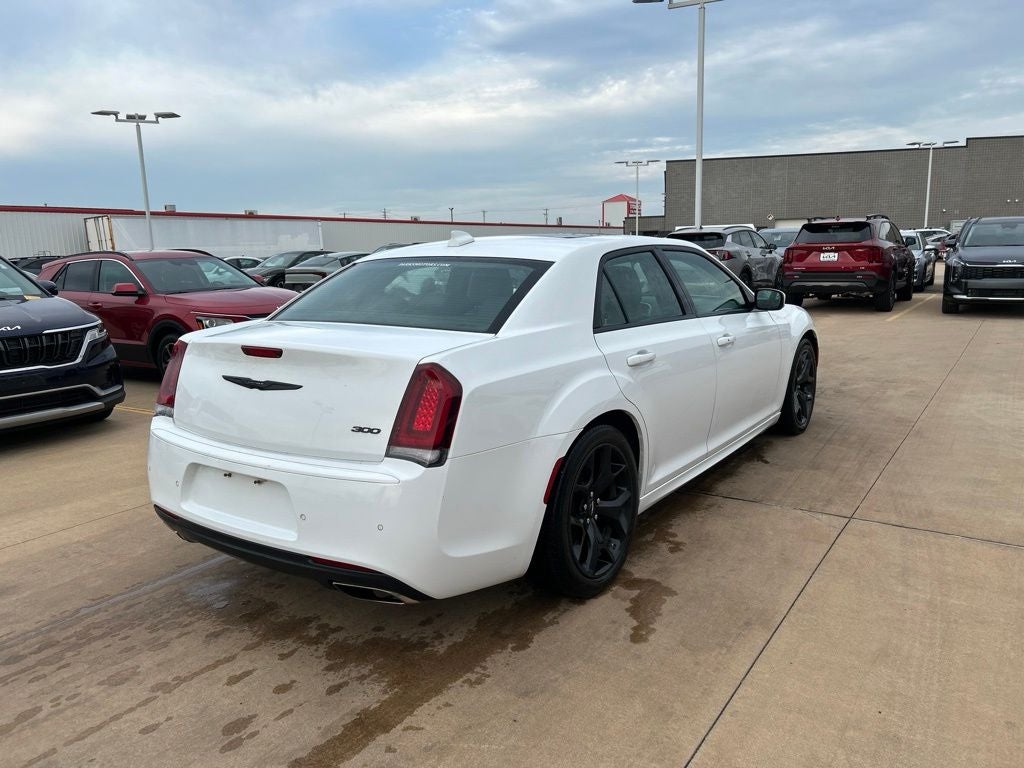 2022 Chrysler 300 Touring