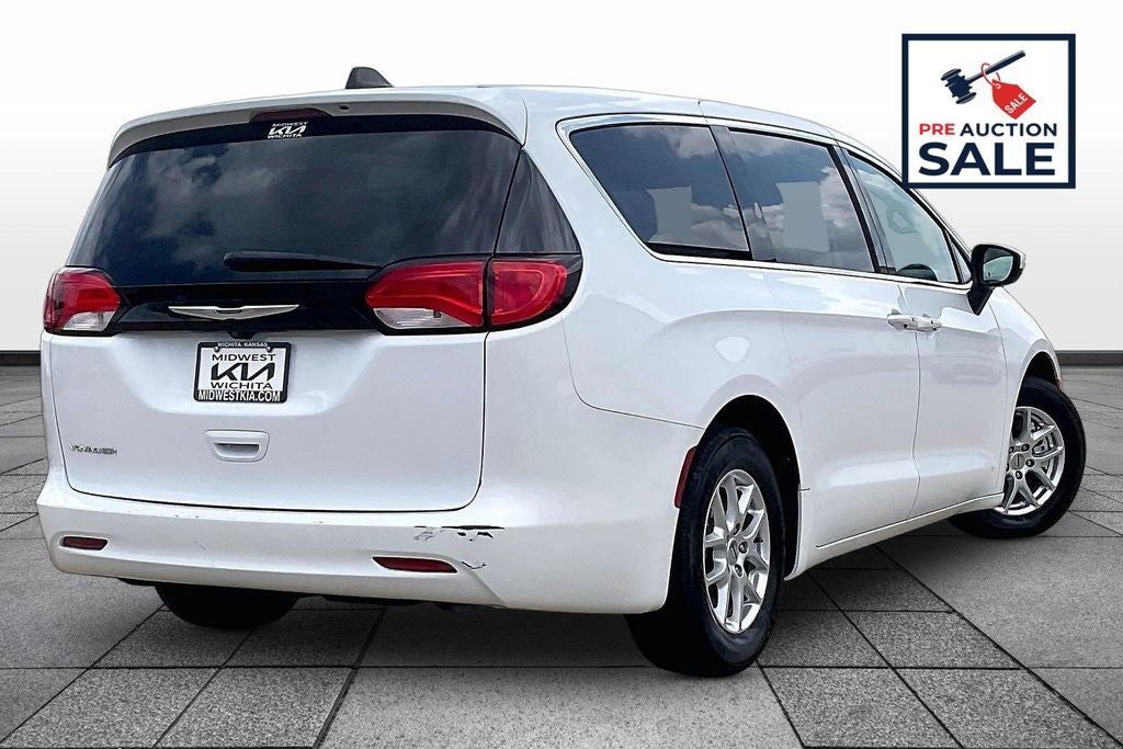 2023 Chrysler Voyager LX