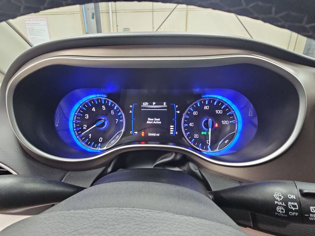 2023 Chrysler Voyager LX