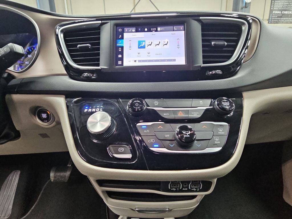 2023 Chrysler Voyager LX