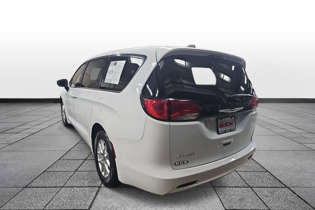 2023 Chrysler Voyager LX