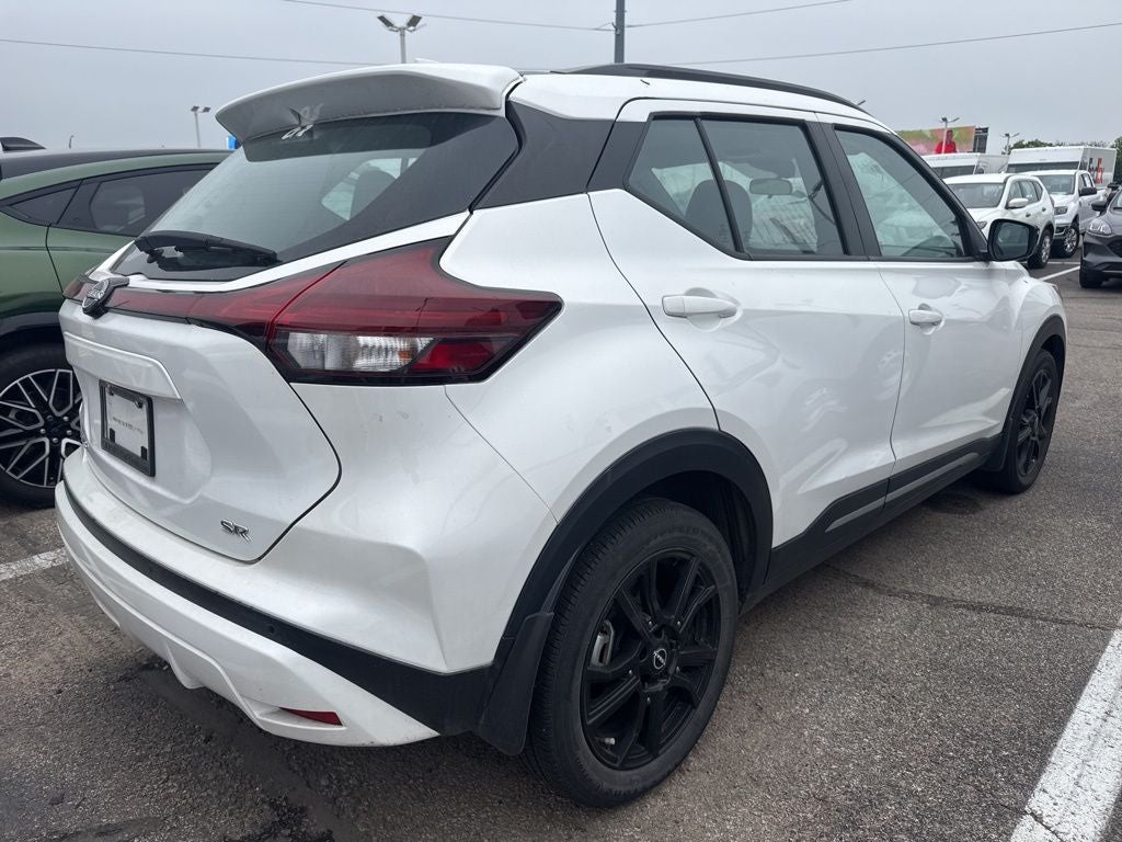 2022 Nissan Kicks SR