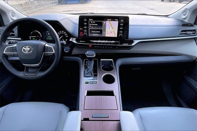 2022 Toyota Sienna XLE 8 Passenger
