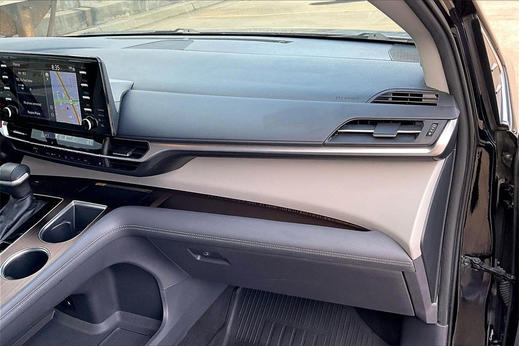 2022 Toyota Sienna XLE 8 Passenger