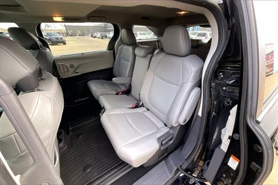 2022 Toyota Sienna XLE 8 Passenger