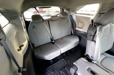 2022 Toyota Sienna XLE 8 Passenger