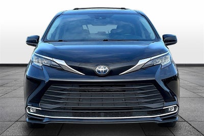 2022 Toyota Sienna XLE 8 Passenger