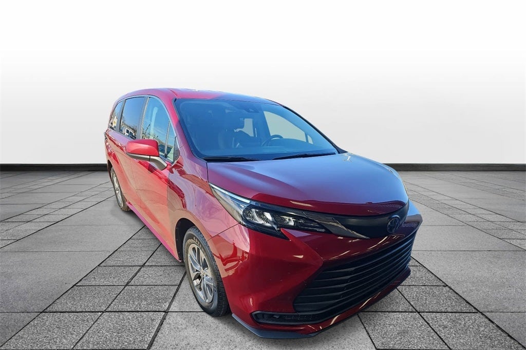 2024 Toyota Sienna LE 8 Passenger