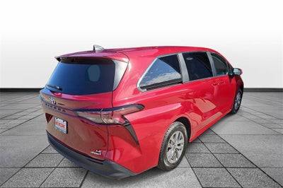 2024 Toyota Sienna LE 8 Passenger
