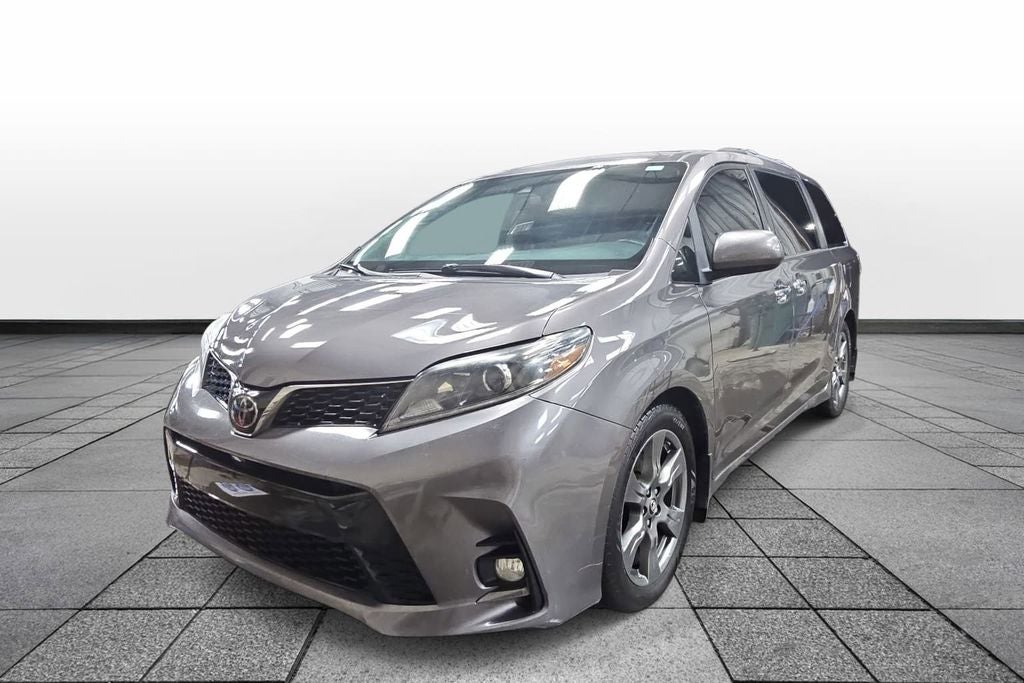2018 Toyota Sienna SE 8 Passenger