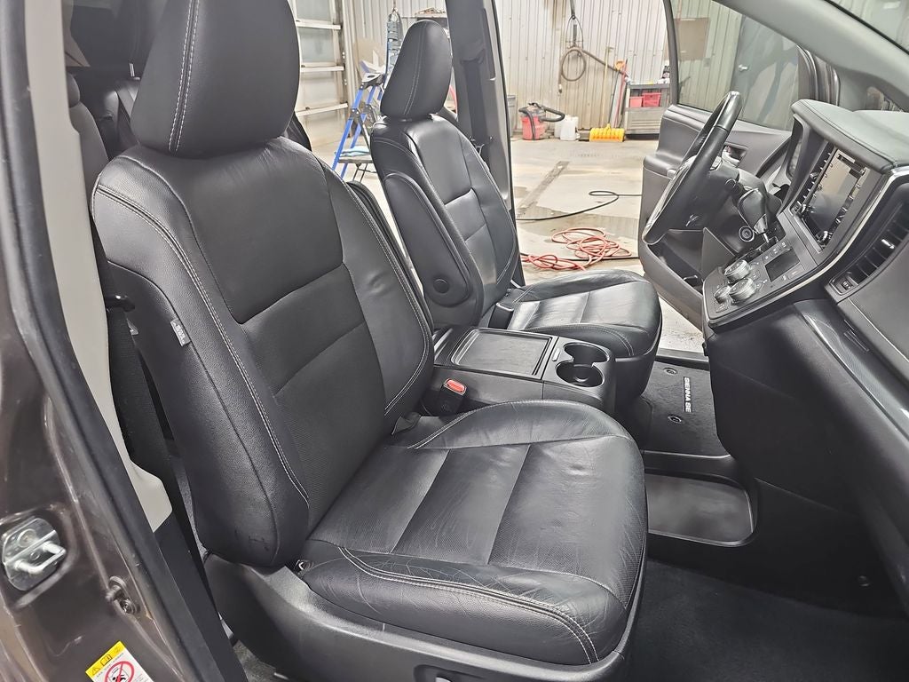 2018 Toyota Sienna SE 8 Passenger