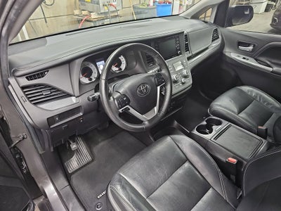 2018 Toyota Sienna SE 8 Passenger