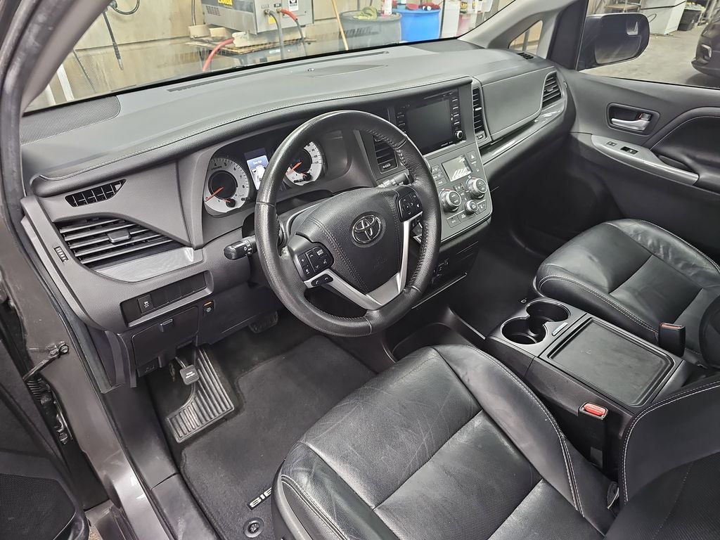2018 Toyota Sienna SE 8 Passenger