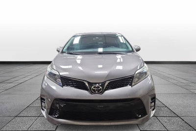 2018 Toyota Sienna SE 8 Passenger