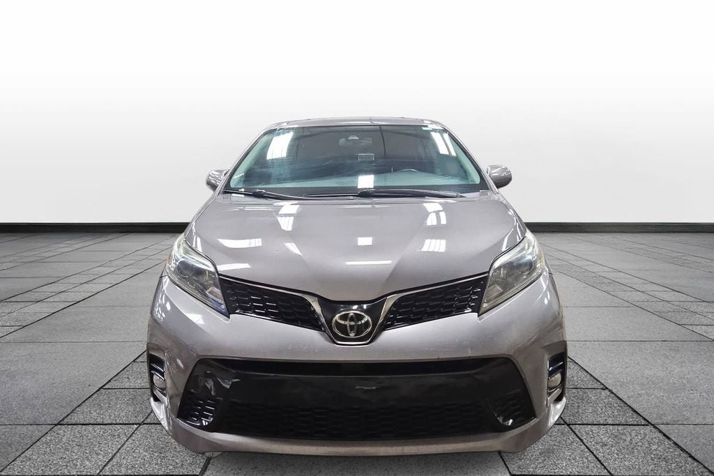 2018 Toyota Sienna SE 8 Passenger
