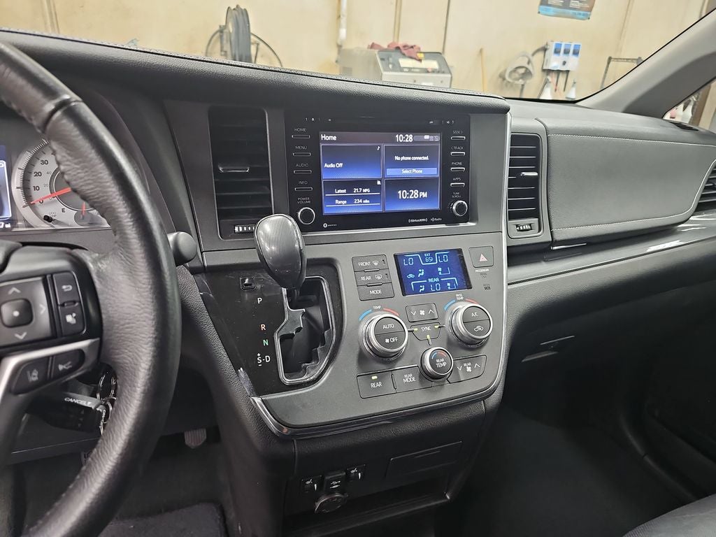 2018 Toyota Sienna SE 8 Passenger