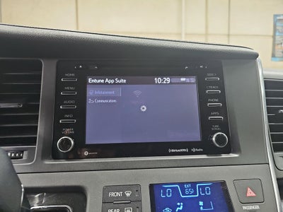 2018 Toyota Sienna SE 8 Passenger