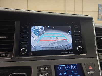2018 Toyota Sienna SE 8 Passenger