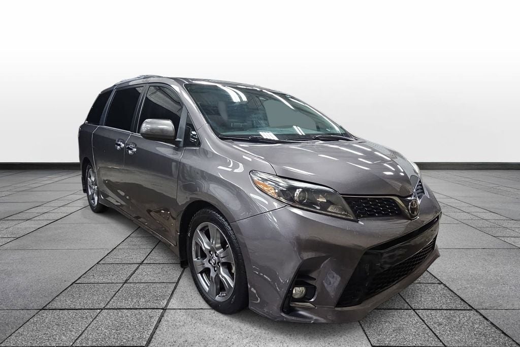 2018 Toyota Sienna SE 8 Passenger