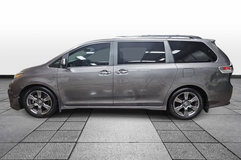 2018 Toyota Sienna SE 8 Passenger