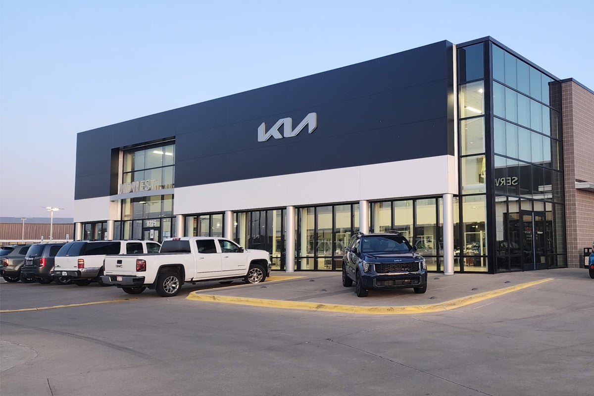 Midwest Kia service bay for fleet vehicles